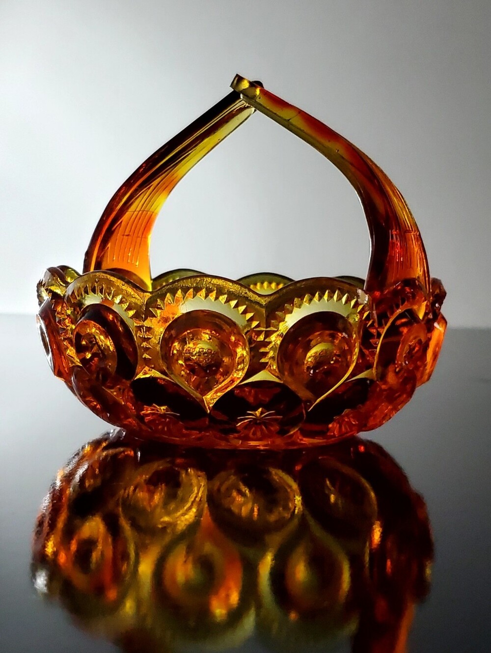 GLOWING Fire Amberina Moon & Star Split Handle Art Glass Basket - Picture 10 of 16